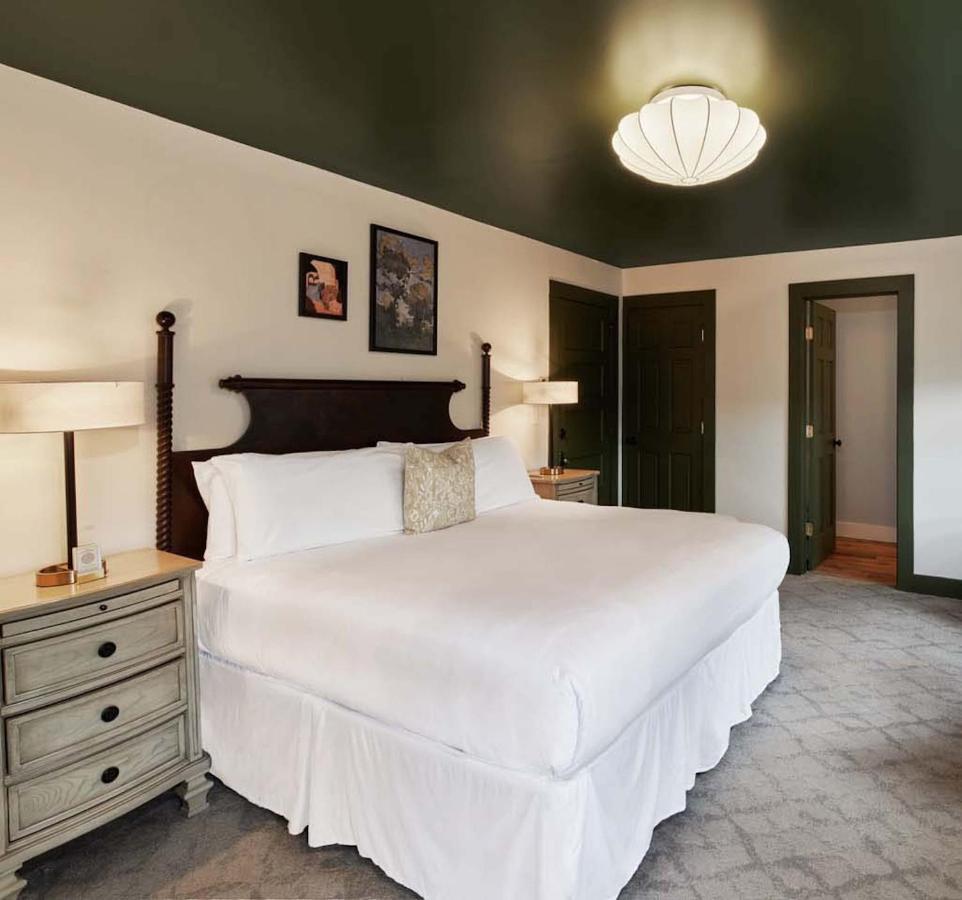 Hotel The Whitlock Lenox Esterno foto