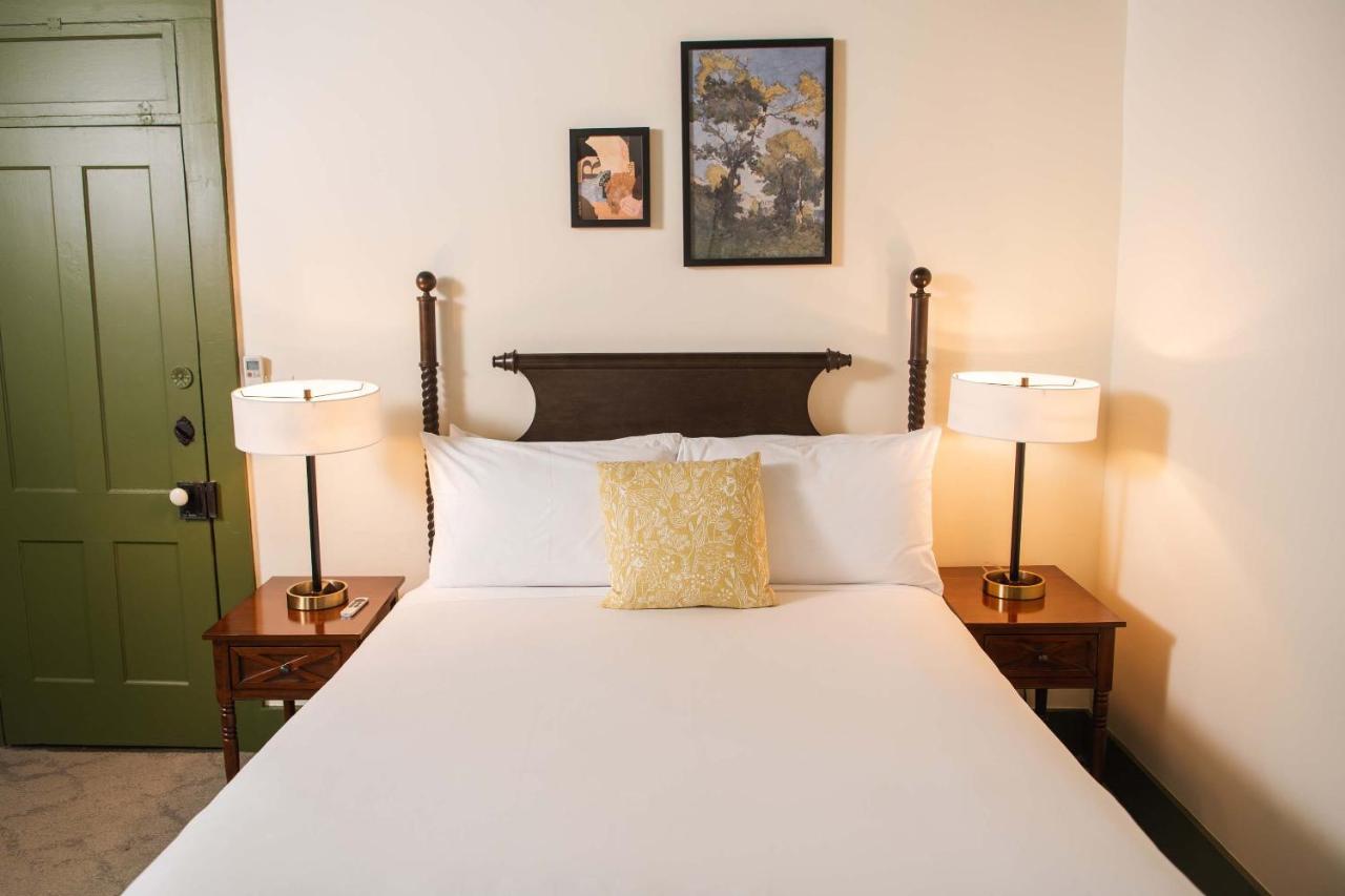 Hotel The Whitlock Lenox Esterno foto